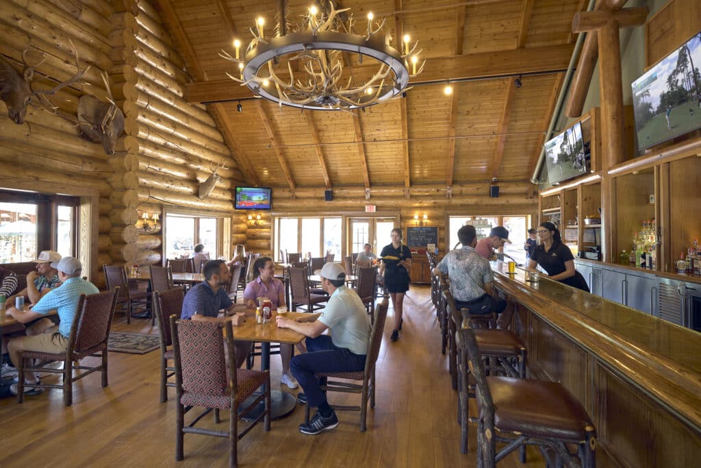 GR2023 Garland AntlerBar 01 scaled